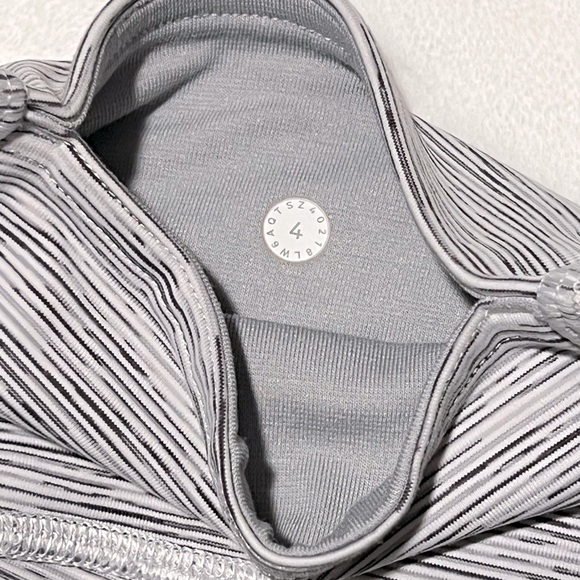 Lululemon Train Times 7/8 tight size 4 25” - Picture 9 of 9